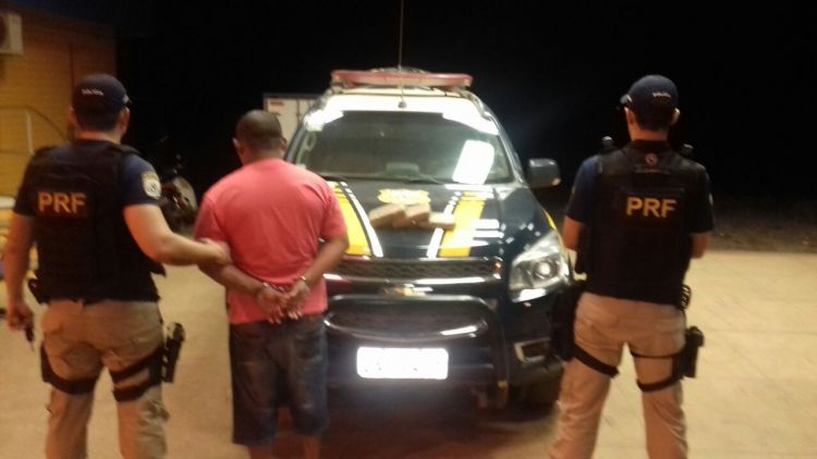 PRF apreende  crack em ônibus interestadual  na cidade de Açailândia, um homem foi preso